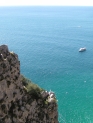 Immer ist Capri von Booten umrundet.